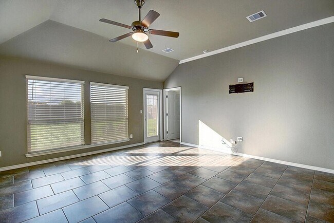 Building Photo - 7637 Cattlemen Dr
