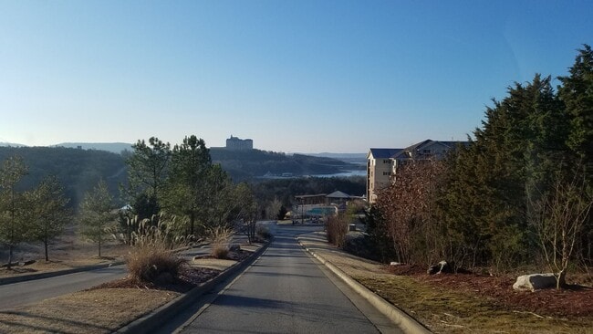 Building Photo - Lakeside Condo