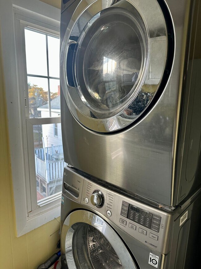 Building Photo - 66-68 Exeter St