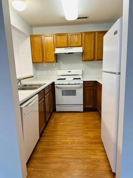 Building Photo - 6363 Commonwealth Dr