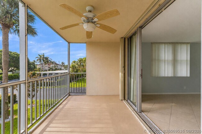Building Photo - 931 Gardenia Dr
