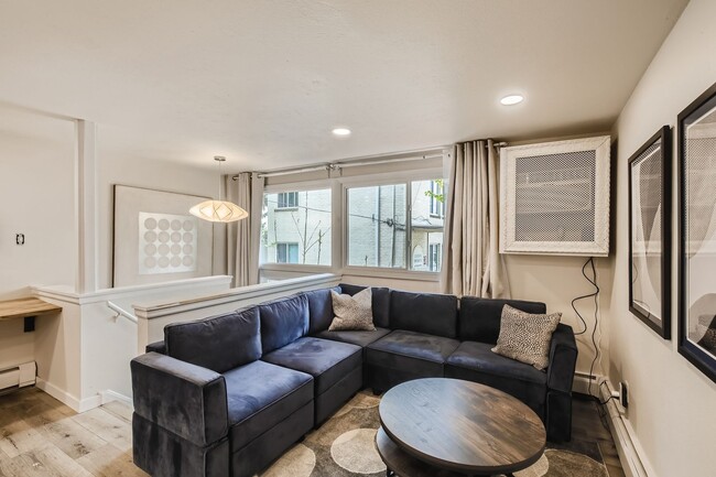 Building Photo - Central 1 BDR / 1 BA Condo in Boulder