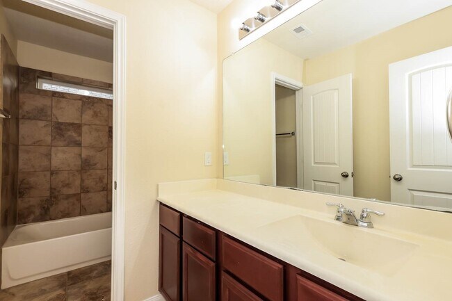 Building Photo - 30631 Gardenia Trace Dr