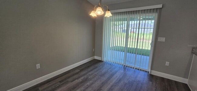 Building Photo - 211 Oak Ln Cir