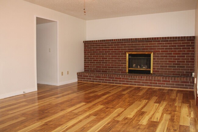 Building Photo - Move In Ready!!!