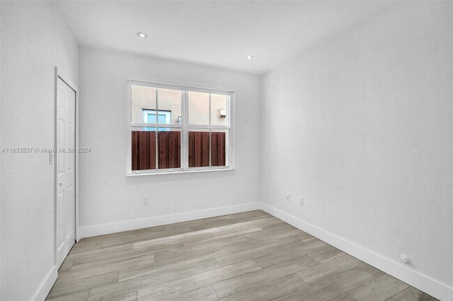 Building Photo - 11430 NW 82nd Terrace