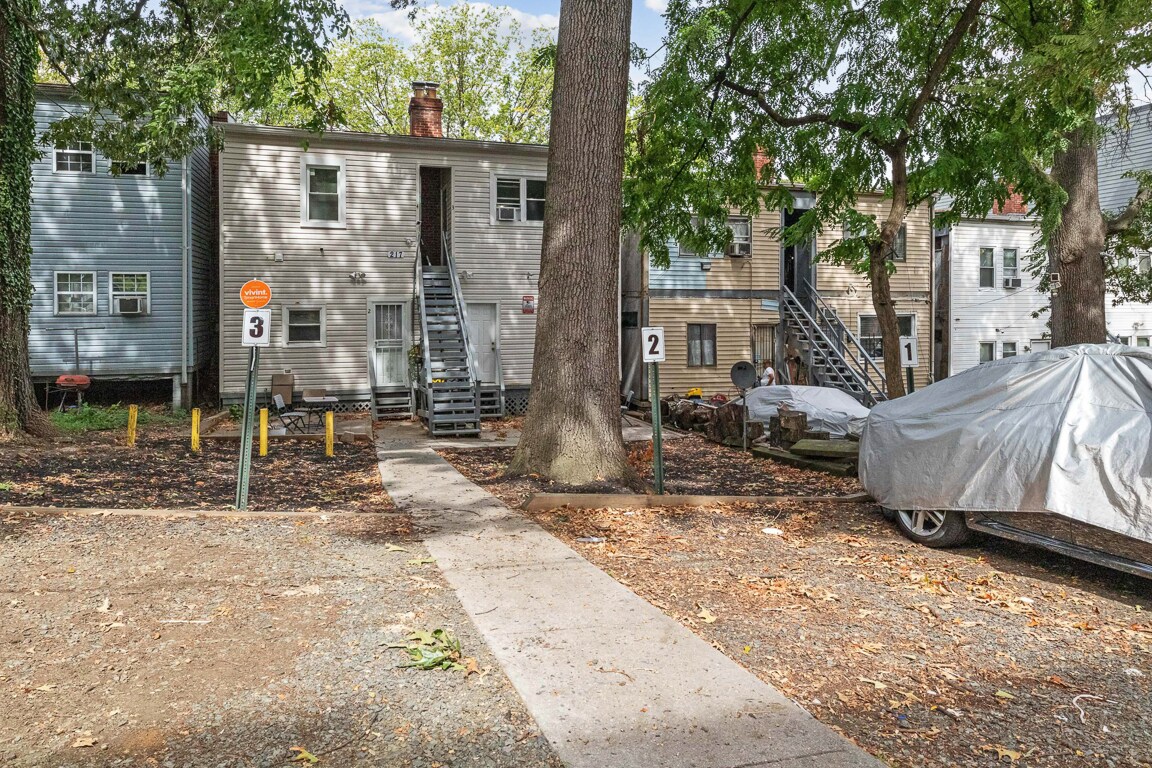 Building Photo - 217 Adams St NE