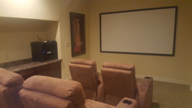 Building Photo - Lexington Place - 1134