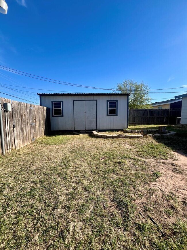 Building Photo - 4416 Redbud Ave