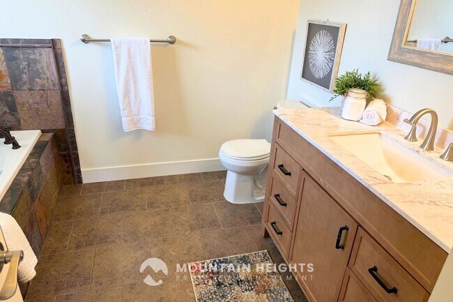 Building Photo - 3987 Red Tail Dr