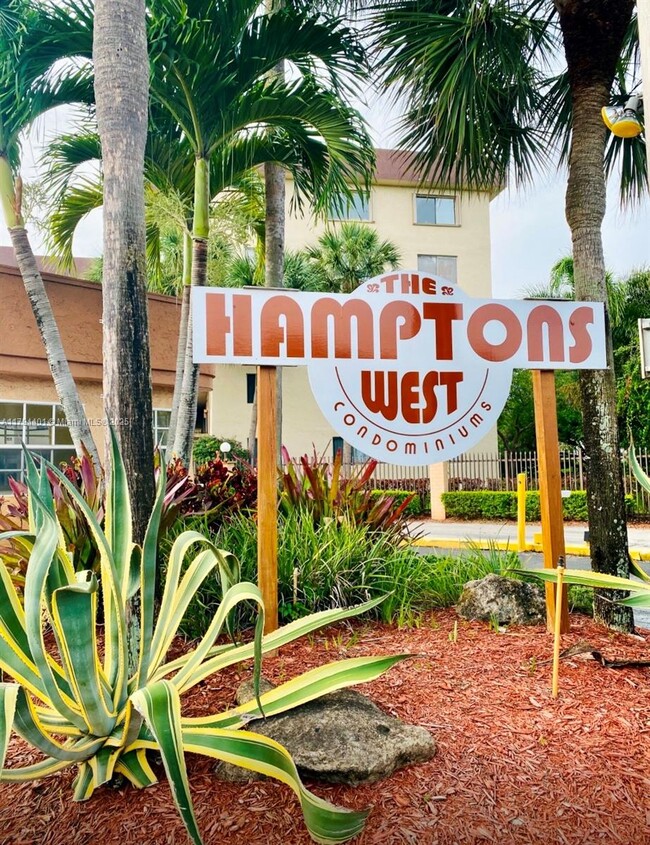 Primary Photo - 8020 Hampton Blvd
