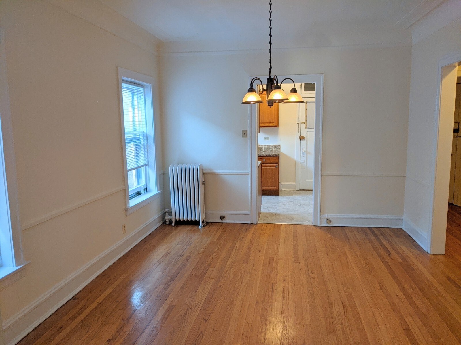 Building Photo - 731 Hinman Ave