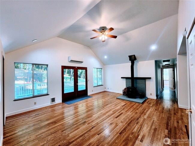 Building Photo - 8542 Battle Point Dr NE