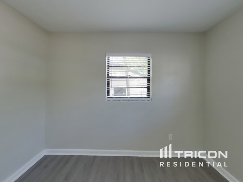 Building Photo - 357 Banyan Dr