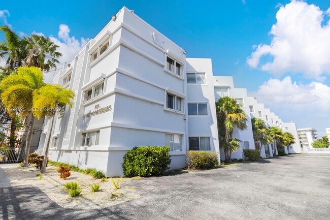 Building Photo - 1185 Marseille Dr