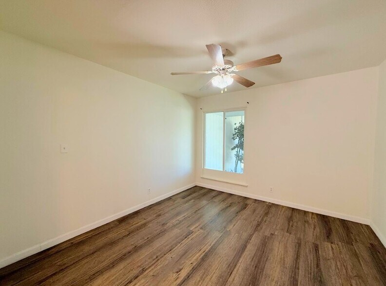 Building Photo - 2972 Bedford Dr