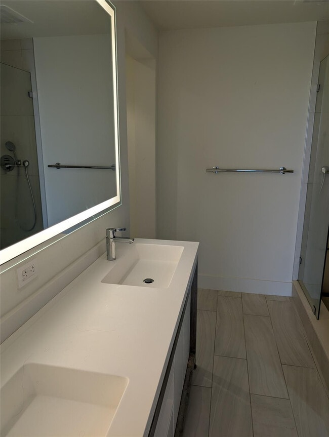 Building Photo - 2000 Metropica Wy