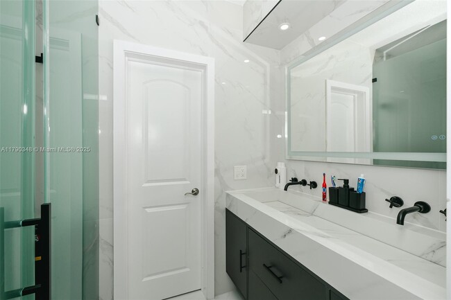 Building Photo - 8450 NW 169th Terrace