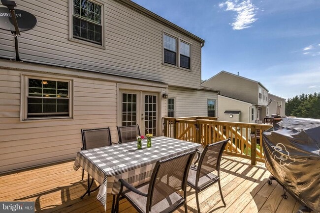 Building Photo - 583 Henderson Rd