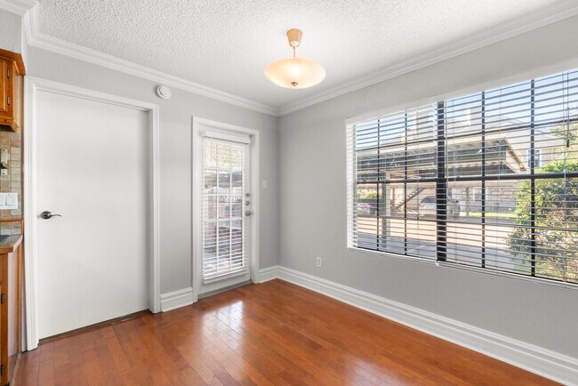 Building Photo - 2750 Holly Hall St