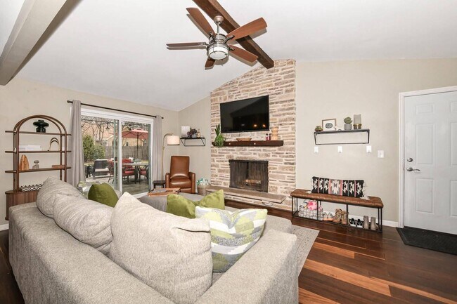 Building Photo - 13060 W Brentwood Dr