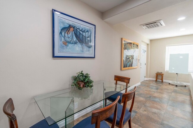 Building Photo - 1526 San Jose St