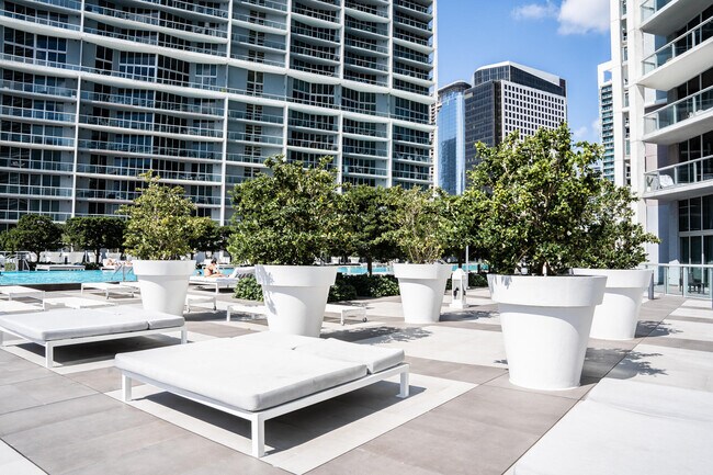 Building Photo - 465 Brickell Ave