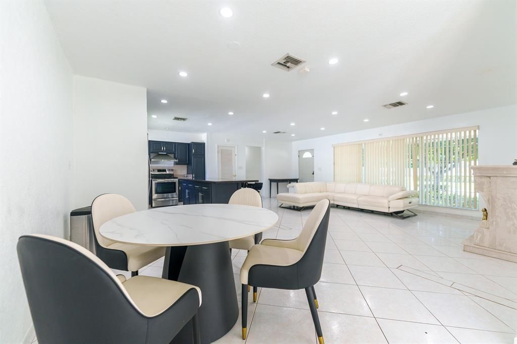 Building Photo - 2011 N 43rd Ave