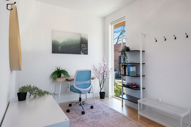 Building Photo - 4510 1st Ave NE