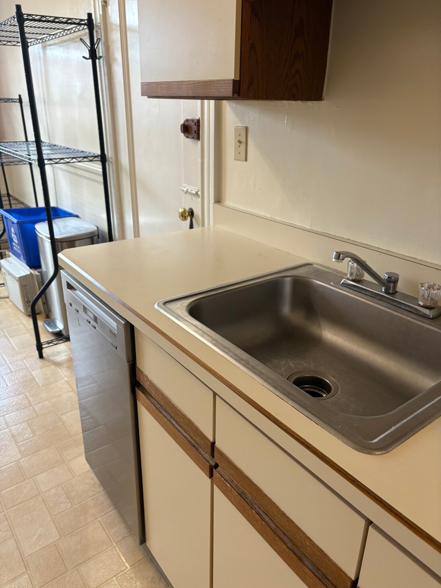 Building Photo - 52 Babcock St