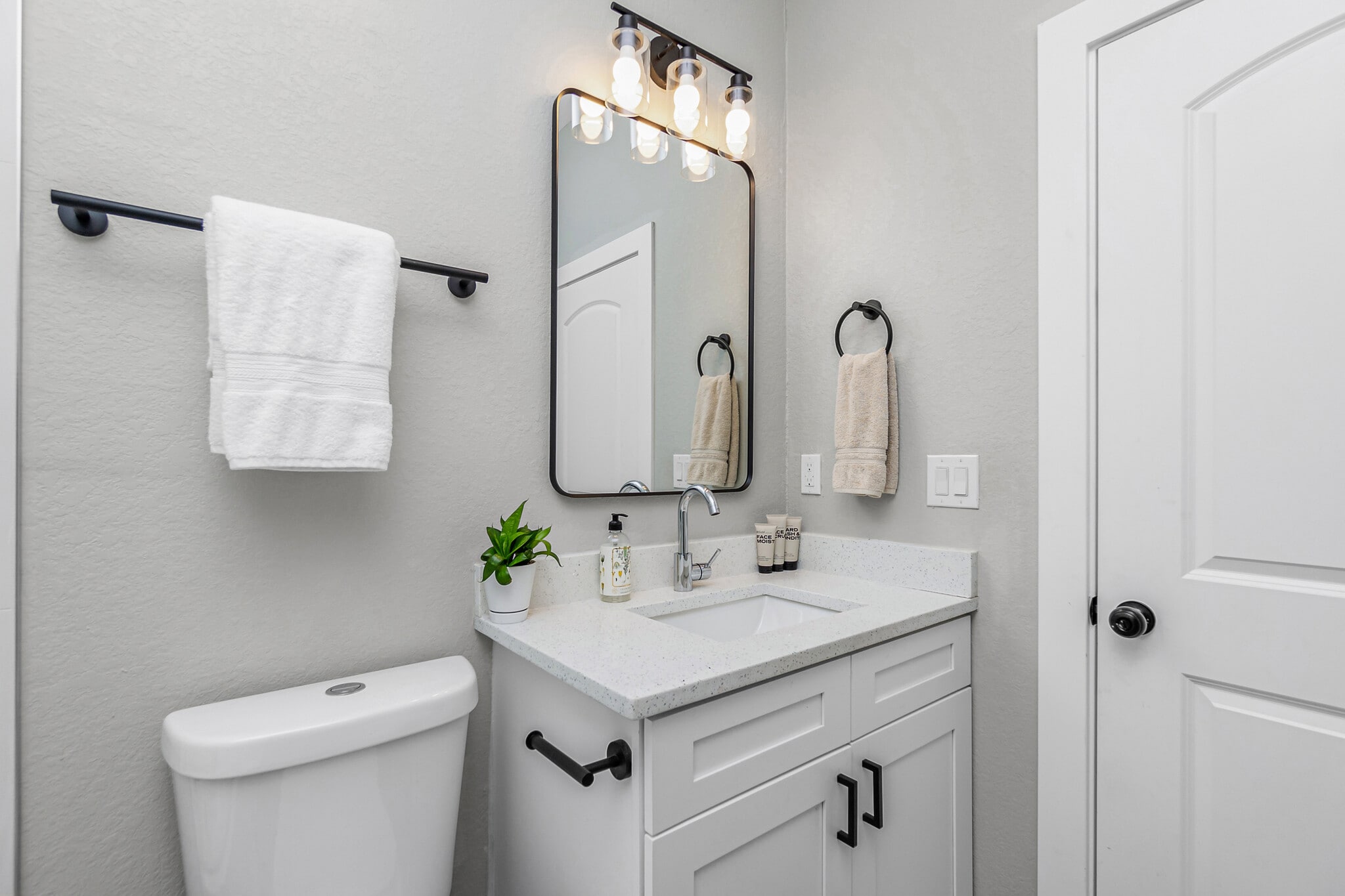 Guest Bathroom - 10410 Pendleton Ave