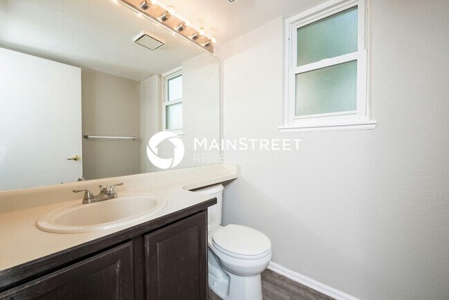 Building Photo - 4 Bedroom Pet-Friendly Home in Aurora, CO with Main Street Renewal