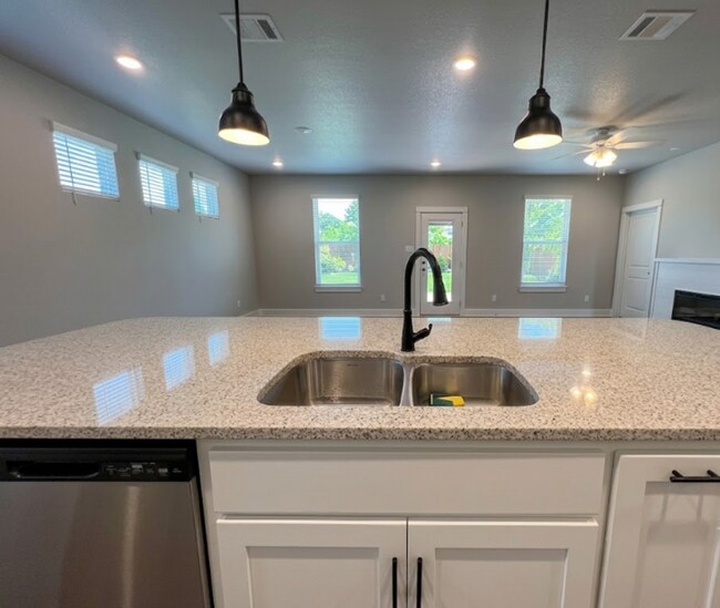 Building Photo - AVAILABLE NOW; APPLY TODAY ON OUR WEBSITE!!!