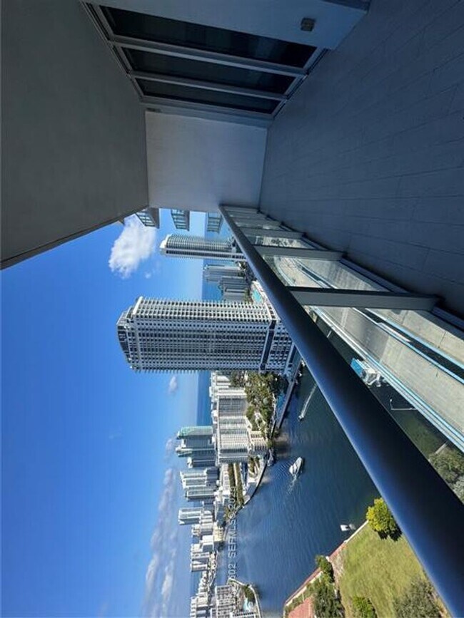 Building Photo - 2600 E Hallandale Beach Blvd