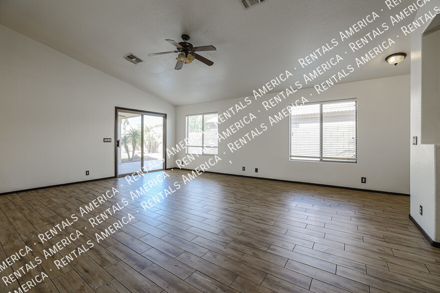 Building Photo - 9316 W Cinnabar Ave