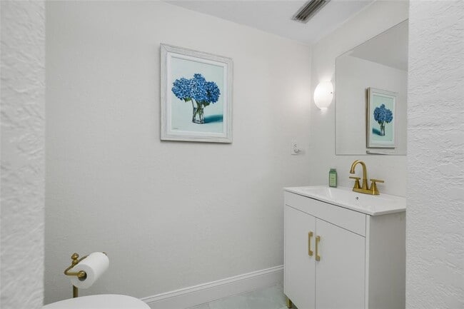 Building Photo - 540 59th Ave