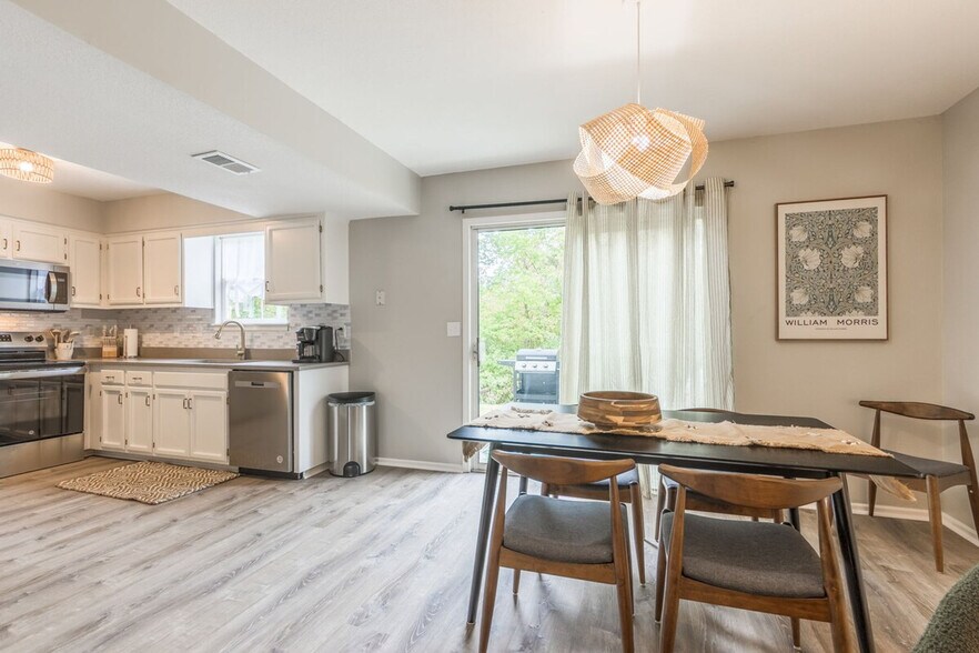 Building Photo - 433 Spring Ave