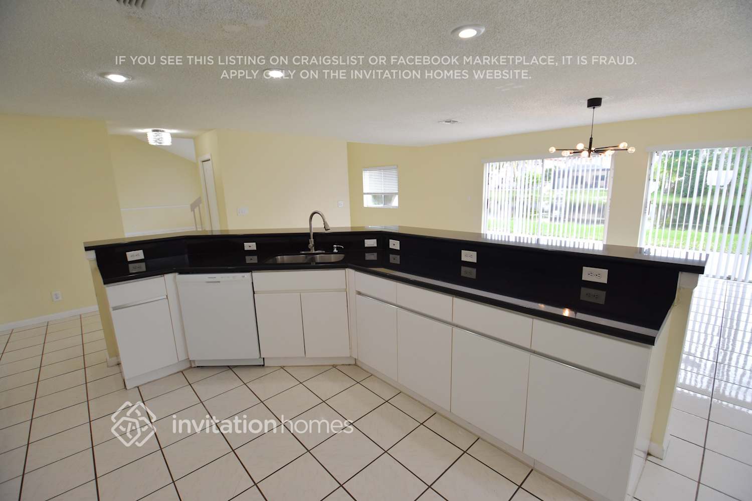 Building Photo - 1211 NW 193rd Ave
