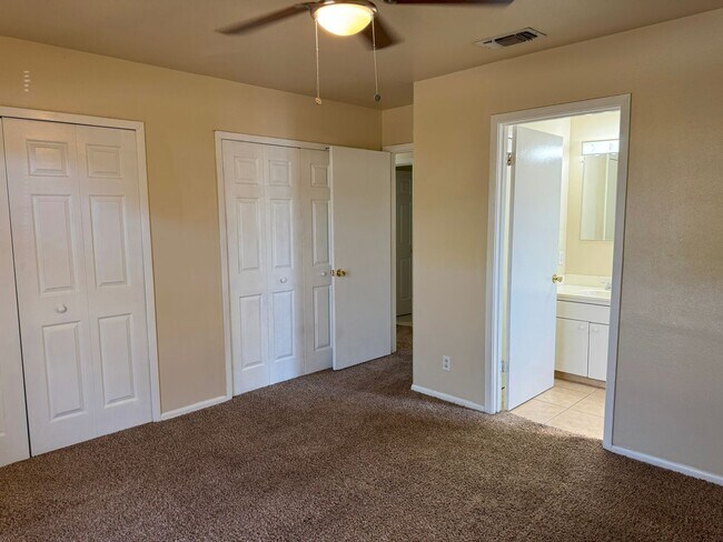Building Photo - 225 Meadow Ln