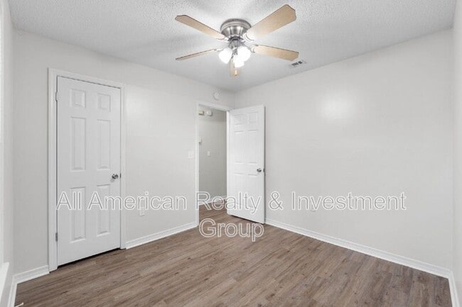 Building Photo - 333 Hudson Dr