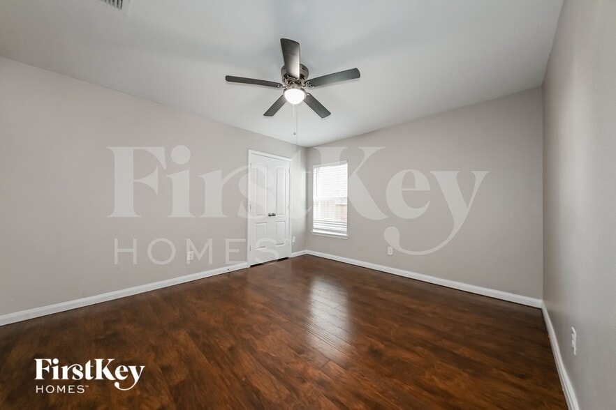 Building Photo - 2029 Cone Flower Dr