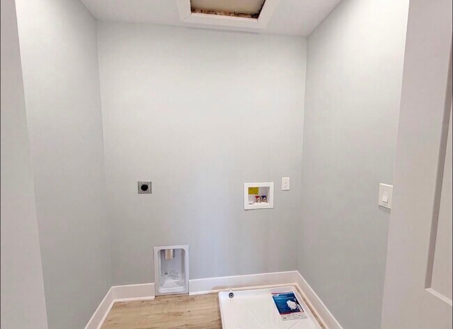 Building Photo - 80 Wooded Ridge Dr