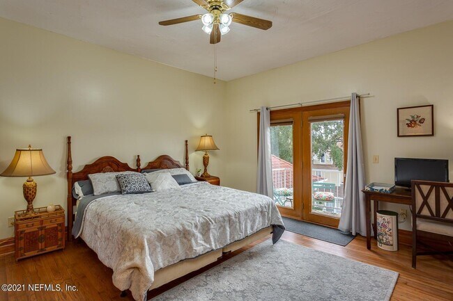 Building Photo - 2716 Oak St