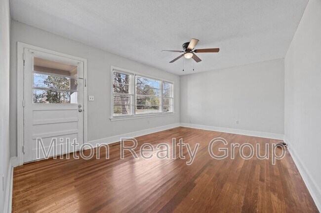 Building Photo - 1206 S 9th St