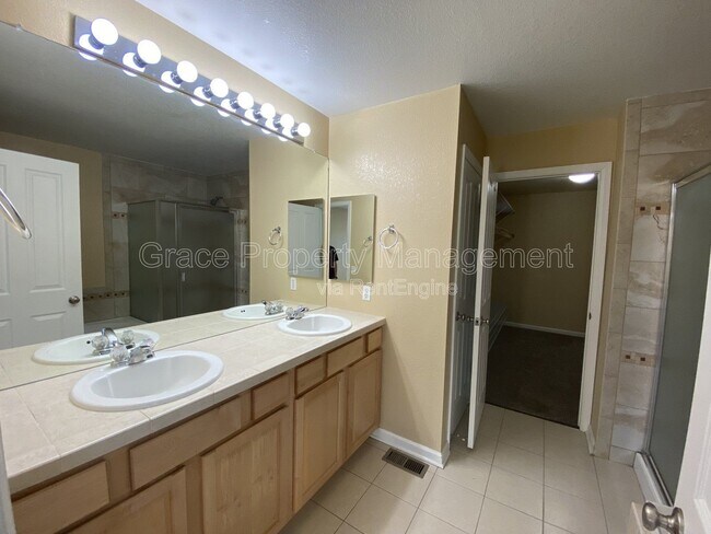 Building Photo - 239 Bristlecone St