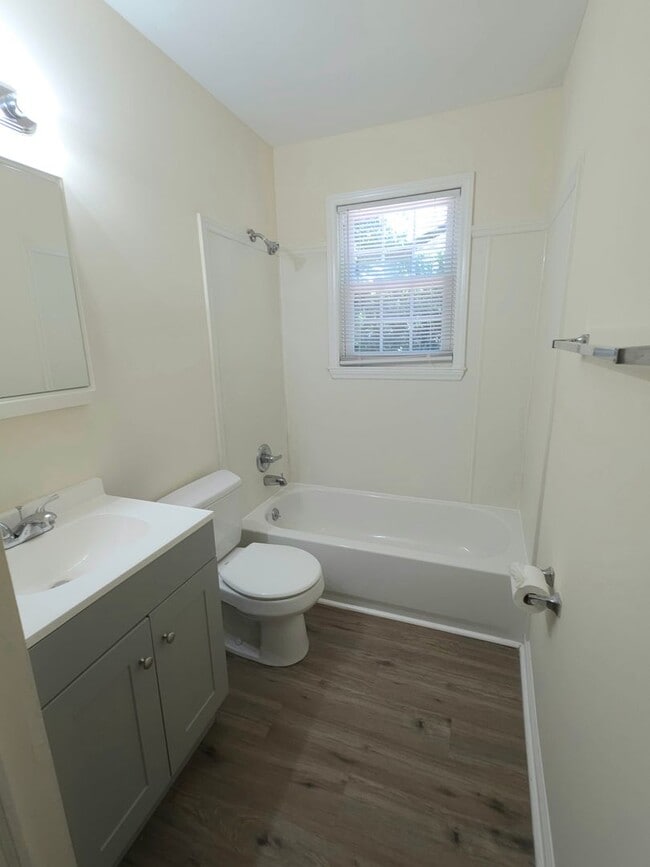 Building Photo - Move In Ready 3 Bedroom Ranch!