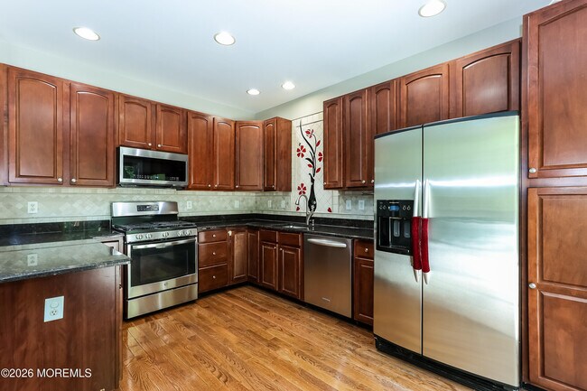 Building Photo - 18 Deepwater Cir