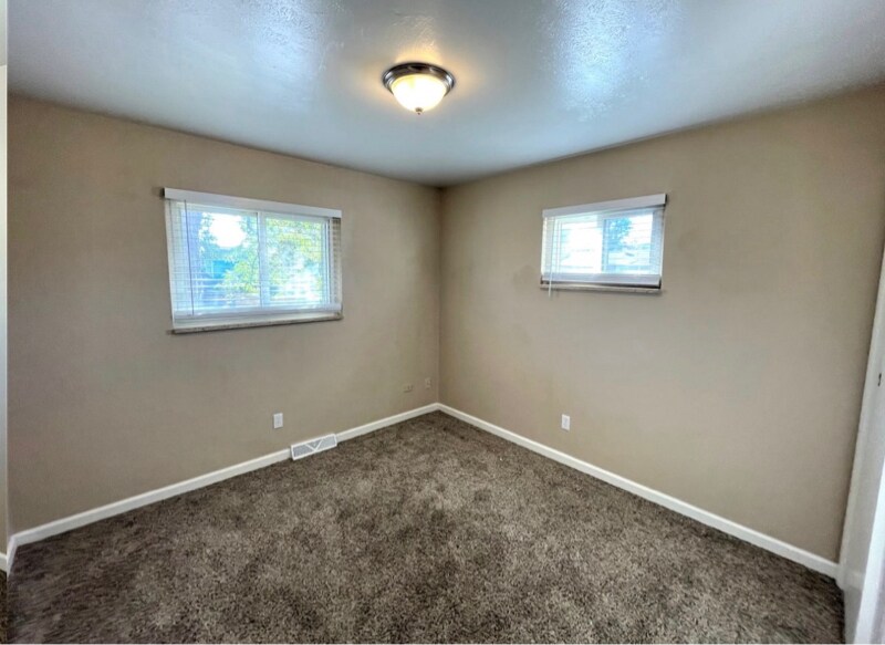 Building Photo - 9174 Lander St