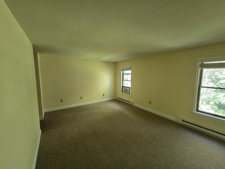 Primary Bedroom - 202 Piscassic St
