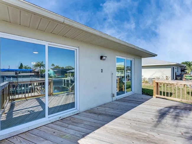 Building Photo - Apollo Beach Condo